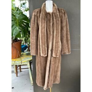 Elegant Brown Fur Coat